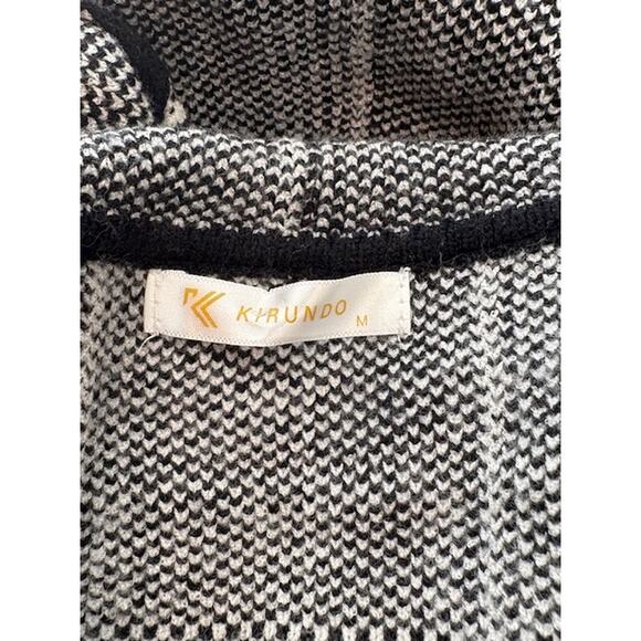 KIRUNDO Window Pane Turtleneck Sweater in Black and White – Size Medium - Picture 6 of 7